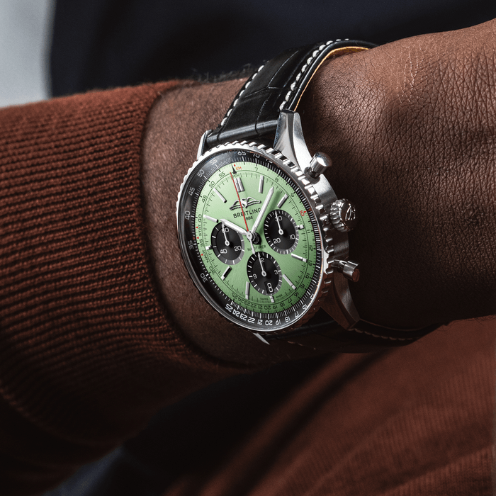 ab0138241l1p1-navitimer-b01-chronograph-43-on-wrist.png